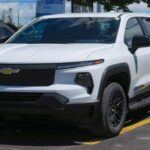 El Chevy Silverado EV revoluciona el concepto de pick-up eléctrica al ofrecer 400 millas de autonomía y un precio de partida muy competitivo: 39.900 dólares. Su espacio interior, su tecnología de asistencia a la conducción y su capacidad de carga lo convierten en un aliado ideal para el trabajo y la aventura, demostrando que la movilidad eléctrica no está reñida con la robustez.