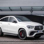 El Porsche Cayenne GTS 2021 resucita el motor V8 biturbo de 4.0 litros, con 453 caballos de fuerza que lo posicionan como una de las opciones más deportivas dentro de la gama de SUV. Esta versión está diseñada para quienes buscan un SUV con una estética deportiva y una conducción impresionante. Aunque no es tan potente como la versión Turbo o Turbo S, el Cayenne GTS tiene una mezcla perfecta entre confort y rendimiento. Los modelos usados rondan los $50,000, por lo que es una excelente opción para aquellos que buscan algo más enérgico sin llegar al extremo de un modelo Porsche más caro.