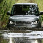 El Range Rover es un SUV de lujo que, aunque tiene un diseño elegante y prestaciones impresionantes, no es la mejor opción para quienes buscan fiabilidad y bajo mantenimiento. Este modelo ha sido conocido por fallas prematuras en el motor y problemas con los frenos, lo que puede implicar reparaciones costosas y prolongadas. Las fallas no son fáciles de resolver y las reparaciones pueden tomar tiempo, lo cual puede ser un inconveniente si prefieres una experiencia de conducción sin complicaciones. Si prefieres la comodidad y la fiabilidad durante tu jubilación, es mejor que busques alternativas.