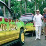 Modelo: Ford Explorer
Propietario: Jurassic Park
Aparición: Jurassic Park (1993)

Los vehículos de Jurassic Park, específicamente los Ford Explorer de 1993, son parte esencial de la atmósfera de esta película de Steven Spielberg. Pintados en colores vibrantes con el logotipo de 
