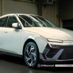 El nuevo Elantra adopta la firma visual en forma de “H” de las luces diurnas LED, una seña de identidad del nuevo lenguaje de diseño de Hyundai. Los faros, situados bajos en el paragolpes, junto con una parrilla horizontal amplia, crean una imagen de mayor anchura y solidez. Es un frontal que no pasará desapercibido.