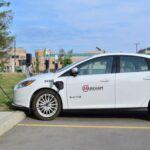 El Ford Focus Electric, producido entre 2012 y 2018, sufrió un destino similar. Con una autonomía justa y sin actualizaciones relevantes a lo largo de su ciclo de vida, perdió atractivo frente a opciones más modernas y capaces. El resultado ha sido una caída acelerada en su valor de reventa, demostrando que en el mundo eléctrico la innovación constante es fundamental.