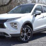 El Mitsubishi Eclipse Cross ha atraído atención por su diseño y equipamiento, pero su experiencia de conducción es bastante plana. El SUV carece de innovaciones significativas y no logra competir frente a rivales más modernos. Mitsubishi necesita más para mantenerse relevante en un mercado exigente.