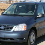 El relevo de la Windstar llegó con el Ford Freestar, una furgoneta que intentaba competir en un segmento dominado por Chrysler y Honda. Pero el 3.9 litros V6 resultó gastón y poco potente, mientras que su transmisión fallaba con frecuencia antes de los 160.000 km. Las bajas calificaciones en seguridad terminaron por condenarla, desapareciendo en 2007 sin dejar huella positiva.