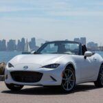 Los Mazda ofrecen un equilibrio entre diseño atractivo, eficiencia y fiabilidad. Con un 4,3% de coches de más de 15 años en manos de sus primeros dueños, se sitúa 1,1 veces sobre la media. Su filosofía de ingeniería ligera y motores bien ajustados ha creado modelos que, sin ser los más llamativos, resultan compañeros fieles a lo largo del tiempo.
