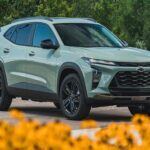 Con un precio inferior a $22,000, la Chevrolet Trax es la opción perfecta para compradores primerizos. Ofrece pantalla táctil HD de 11 pulgadas, carga inalámbrica y punto de acceso Wi-Fi integrado, combinando comodidad, tecnología y seguridad en un tamaño compacto que se adapta a cualquier estilo de vida urbano.