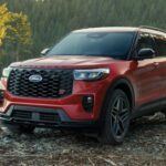 El Explorer, desde $41,745, combina capacidad para toda la familia con un espacio de carga flexible, gracias a su tercera fila plegable. Equipado con avanzadas funciones de seguridad, permite llevar a niños y amigos con tranquilidad en eventos deportivos o escapadas de fin de semana, ofreciendo un equilibrio perfecto entre espacio y protección.