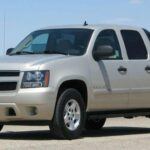 El Chevrolet Avalanche ha sido una camioneta que combinó la comodidad de un SUV con la utilidad de una camioneta, y su durabilidad está fuera de toda duda. Equipado con motores V8, compartía arquitectura con modelos como el Suburban y el Silverado, lo que le permitió ser fácil de mantener.

Con más de 300,000 millas recorridas sin fallos importantes, la Avalanche se convirtió en una de las favoritas para los propietarios que querían una camioneta dura, pero con un interior de calidad que envejeció muy bien. Aunque ya no está en producción, sigue siendo una excelente opción en el mercado de segunda mano.

Características destacadas

Motores V8

300,000 millas de durabilidad

Comodidad de SUV y utilidad de camioneta