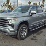 La Chevrolet Silverado 1500 combina motores potentes con durabilidad comprobada. Los modelos usados a partir de 2014 ofrecen un excelente rendimiento de remolque, además de un interior cómodo y tecnología moderna. La variedad de configuraciones de cabina y caja asegura que cada comprador encuentre su camión ideal, mientras que el ahorro frente a un modelo nuevo puede ser considerable.