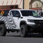 Aunque más pequeño que otros modelos de la lista, el Chevrolet Colorado sorprende por su versatilidad y resistencia. Perfecto para uso urbano y escapadas off-road, este pick-up compacto es capaz de superar las 300.000 millas con el cuidado adecuado. Una opción práctica para quienes desean un camión duradero sin necesidad de un tamaño excesivo.