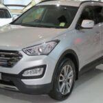 La Hyundai Santa Fe de 2006 a 2012 es conocida por sus problemas en motor y suspensión, lo que obliga a reparaciones costosas. En un mercado donde los SUV modernos ofrecen mayor fiabilidad y confort, estos modelos antiguos pierden popularidad. Para quienes buscan actualizar su vehículo, apostar por modelos recientes con tecnología avanzada es más rentable.