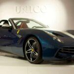 Diseñado para celebrar los 60 años de Ferrari en Norteamérica, el F60 America es uno de los modelos más exclusivos jamás fabricados, con solo 10 unidades producidas. Basado en el F12 Berlinetta pero con una carrocería reinterpretada, alcanza el 0-100 km/h en 3,1 segundos, combinando estilo clásico y potencia pura en un roadster de ensueño.