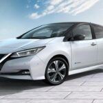 El Nissan Leaf es un clásico de la movilidad eléctrica con un precio de venta de $28,140. Gracias a su larga trayectoria en el mercado, los talleres conocen bien sus reparaciones, lo que reduce los costes de seguro y lo convierte en una opción ideal para conductores que priorizan económico y fiable.