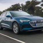 Cuando Audi lanzó el e-tron, se jugaba gran parte de su prestigio en el segmento eléctrico, y lo cierto es que cumplió con creces. Disponible con baterías de 71 y 95 kWh, su autonomía llegaba a los 400 km en las versiones más capaces. Su mayor virtud está en la comodidad, calidad de construcción y tecnología de a bordo, convirtiéndolo en una excelente alternativa usada frente a modelos más recientes.