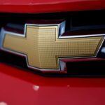 Empatado con Cadillac, Chevrolet también se encuentra entre las marcas más confiables, con 169 problemas por cada 100 vehículos. Con una impresionante gama de autos, camionetas y SUVs, Chevy ha demostrado ser una marca innovadora que continúa refinando sus vehículos, como se evidencia en las actualizaciones del modelo Traverse. Los costos de mantenimiento promedio de Chevrolet son más bajos que los de Cadillac, rondando los $9,662 durante la primera década de vida del vehículo. Con una fiabilidad destacada, Chevy garantiza altos millajes sin muchos problemas importantes.