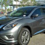 El Nissan Murano destaca por su estilo elegante y un interior cómodo, pero no brilla en materia de seguridad estructural. Los estudios han mostrado que en pruebas como el small overlap frontal, el SUV deja margen de mejora en la absorción de impactos. Incluso con tecnologías como la detección de peatones y la alerta de salida de carril, los problemas de chasis en estas pruebas reducen su valoración general.