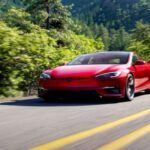 El Model S y el Model X fueron los primeros vehículos que pusieron a Tesla en el mapa de los autos eléctricos de lujo. El Model S fue pionero en su categoría, ofreciendo una autonomía sobresaliente y un rendimiento sin igual. El Model X, con sus famosas puertas “alas de halcón”, fue un SUV eléctrico que revolucionó la industria. Sin embargo, en los últimos años, la popularidad de ambos ha decaído frente a modelos más asequibles y prácticos.