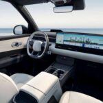 El Elexio se presenta como un SUV eléctrico compacto que Hyundai espera que compita directamente con los vehículos más populares del segmento, como el Tesla Model Y y el BYD Atto 3. Con rangos de autonomía, tecnologías de carga rápida y un precio competitivo, el Elexio está diseñado para ser más accesible sin sacrificar el rendimiento, una combinación atractiva para los conductores que buscan alternativas viables a las opciones más caras de Tesla.