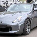 El Nissan 370Z es un coche deportivo que siempre ha tenido una fuerte presencia en la cultura de los tuneros. Con un diseño atractivo y unas estadísticas de rendimiento impresionantes, este modelo ocupa el puesto número 6 en la lista de coches más detenidos. La modificación del vehículo para mejorar su potencia y sonido hace que muchos conductores de 370Z atraigan la atención de las autoridades. Además, su motor potente y la propensión a conducir a altas velocidades convierten al 370Z en un vehículo con una tasa de multas notablemente alta.