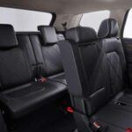 El nuevo Atlas incluye un sistema de selección de modos de conducción denominado Active Control & Driving Mode Selection. Este sistema permite a los conductores elegir entre varios modos, como Eco, Comfort, Sport, Custom, Off-Road y Snow, adaptando el comportamiento del vehículo a diferentes situaciones y condiciones climáticas.