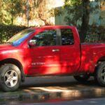 El Nissan Titan 2007 ha sido objeto de muchas quejas debido a sus problemas con la suspensión. Los propietarios han reportado que la suspensión trasera presenta desgaste irregular, lo que afecta negativamente la estabilidad y el manejo del camión. Esto puede resultar en una conducción incómoda y en el desgaste prematuro de otras piezas, lo que incrementa los costos de mantenimiento. Si estás considerando el Titan, podría ser más sensato mirar modelos más nuevos o explorar marcas que ofrezcan sistemas de suspensión más robustos.