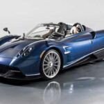 El Pagani Huayra es el ejemplo perfecto de lo que puede hacer la ingeniería automotriz cuando se combina el arte y la tecnología. Con un motor AMG de 750 caballos de fuerza y una construcción en fibra de carbono, el Huayra es una obra de arte tanto por dentro como por fuera. Pagani produce solo una pequeña cantidad de estos coches cada año, lo que los convierte en raras joyas. En 2020, un Pagani Huayra Roadster de 2018 se vendió por $2.3 millones en una subasta de R.M. Sotheby’s.
