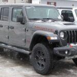 El Jeep Gladiator Mojave es uno de los vehículos más emblemáticos para quienes buscan aventuras en el desierto. Con su aspecto fuerte y su capacidad de maniobrar en terrenos difíciles, el Mojave es un camión de alto rendimiento. Sin embargo, algunos propietarios han reportado problemas con la calidad de construcción y la fiabilidad mecánica. Esto puede restarle a su reputación como camión 