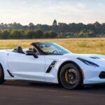 Precio inicial: $55,900 (2019)
Caballos de fuerza: 455-755 hp
0-60 mph: 2.9-3.7 segundos

La C7 Corvette es una de las mejores ofertas en el mercado de autos deportivos, pero su sucesor, la C8, desplazó a la C7 con su motor central. Los compradores, ansiosos por el cambio radical del C8, hicieron que las ventas de la C7 cayeran drásticamente, incluso con modelos como el Z06 y ZR1 que ofrecían un rendimiento impresionante. Irónicamente, los modelos de la C7 están comenzando a apreciarse a medida que los coleccionistas se dan cuenta de que fue el final de una era para la Corvette de motor delantero.
