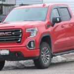 El GMC Sierra 1500 es otro camión que ha demostrado ser una de las mejores opciones en términos de resistencia en las pruebas de choque. Con una sólida jaula de seguridad reforzada y sistemas avanzados de airbags, la Sierra 1500 ofrece una protección excepcional a los pasajeros en caso de accidente.

Lo que realmente distingue a este modelo es el equilibrio entre seguridad y estilo. GMC ha logrado integrar características de lujo y alto rendimiento sin sacrificar la resistencia en las pruebas de choque. Para quienes buscan un camión robusto y elegante, la GMC Sierra 1500 es una opción ideal.