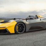 El Pininfarina B95 es el coche eléctrico más caro del mundo y uno de los más exclusivos. Con una impresionante potencia de 1,877 CV, este coche alcanza los 97 km/h en menos de dos segundos y supera los 300 km/h de velocidad máxima. Su diseño audaz elimina el parabrisas tradicional, reemplazándolo con pantallas aerodinámicas ajustables. Solo se fabricarán 10 unidades, cada una completamente personalizada para su propietario, convirtiéndolo en un verdadero símbolo de exclusividad.
Punto clave: La primera barchetta eléctrica de lujo que combina velocidad, tecnología y diseño radical.