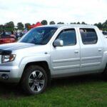 El Honda Ridgeline 2006 sorprendió al mercado por su planteamiento más cercano a un SUV que a un pick-up tradicional. Sin embargo, la transmisión automática de ese año resultó problemática, con patinamientos y dificultades en los cambios de marcha. Estos defectos pueden derivar en reparaciones costosas, por lo que se recomienda una inspección exhaustiva antes de cerrar cualquier compra.