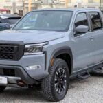 La Nissan Frontier destaca por ser una de las camionetas más accesibles de su segmento, pero paga caro su diseño anticuado y la falta de renovaciones importantes. Eso provoca que su valor de reventa sea bastante bajo. Aunque cumple como opción económica, quienes piensen en la reventa deberían buscar alternativas más modernas.