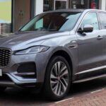 El Jaguar F-PACE combina estilo y prestaciones de lujo, pero conlleva problemas típicos de la marca. Sus costes de mantenimiento son altos y la fiabilidad histórica plantea dudas. Aunque es popular entre los SUV de Jaguar, no es una recomendación segura para quienes buscan un vehículo con bajos costes de operación a largo plazo.