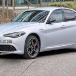 La Alfa Romeo Giulia es un sedán deportivo que destaca por su rendimiento y diseño italiano. Sin embargo, los costos de mantener este coche pueden ser una sorpresa desagradable. Los repuestos especializados y las reparaciones frecuentes de los sistemas de rendimiento, como el motor y la suspensión, pueden hacer que el mantenimiento de la Giulia sea una carga financiera. Aunque es un coche emocionante de conducir, los propietarios deben estar preparados para los costos asociados con su exclusividad.