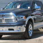 La Ram 1500 destaca por su suspensión trasera de muelles helicoidales, que brinda una de las experiencias de conducción más suaves en su segmento. Modelos usados desde 2013 mantienen esta ventaja, sumando calidad interior que rivaliza con camionetas nuevas. La combinación de confort y capacidad hace que la Ram 1500 sea una opción muy atractiva en el mercado de segunda mano.