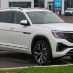 El Volkswagen Atlas es uno de los SUV de tamaño medio que más en serio se toma la habitabilidad. Ofrece una tercera fila amplia, con generoso espacio para las piernas y la cabeza. Además, cuando los asientos traseros se pliegan, se transforma en un vehículo con un maletero cavernoso, perfecto para familias que necesitan versatilidad sin renunciar al confort.