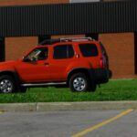 El Nissan Xterra, que dejó de fabricarse en 2015, podría regresar en breve. Su solidez y practicidad lo convirtieron en un SUV de culto entre los aventureros, y un eventual nuevo modelo integraría tecnologías actuales como asistencias de conducción y conectividad avanzada. El interés por su regreso refleja la creciente demanda de SUV auténticamente robustos.
