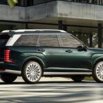 Para las familias que buscan un SUV de tres filas, el Hyundai Palisade se erige como la elección más racional. Con un precio base de 37.725 dólares, destaca por su amplitud, seguridad y una de las garantías más completas del mercado. Ideal para quienes necesitan espacio para viajes largos, actividades escolares o simplemente mayor comodidad diaria.