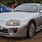 El Toyota Supra 1995 es uno de los modelos más codiciados por los entusiastas de los coches deportivos, pero los vehículos importados como este no siempre cumplen con las estrictas normas de seguridad y emisiones de Canadá. Aunque este Supra es un ícono de la cultura automovilística, su importación a Canadá ha sido un desafío debido a la falta de conformidad con las regulaciones de seguridad y emisiones canadienses. Los vehículos que no cumplen con estos estándares están siendo objeto de fuertes restricciones para evitar que circulen por las carreteras del país. La importación de vehículos sin la debida homologación se ha convertido en un tema de gran preocupación.