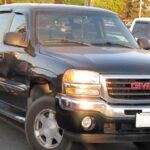 El GMC Sierra 1500 es otro camión de tamaño completo que sigue destacándose por su fuerza y su capacidad para afrontar tareas pesadas. Los modelos entre 2000 y 2006 están diseñados para soportar cargas grandes y realizar trabajos exigentes sin comprometer la fiabilidad. Con precios que empiezan en $8,000, el Sierra 1500 ofrece durabilidad y potencia a un precio accesible. Este camión ha demostrado ser confiable y fuerte durante años, lo que lo convierte en una opción ideal para quienes necesitan un vehículo de trabajo de alta capacidad y confiabilidad.