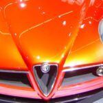 El Alfa Romeo 8C Competizione era un superdeportivo espectacular, pero no pasó las exigentes pruebas de emisiones americanas. Adaptarlo habría requerido costosas modificaciones que nunca se realizaron, lo que lo convirtió en un sueño inalcanzable para los coleccionistas estadounidenses.