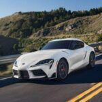 Precio inicial: $43,000
Caballos de fuerza: 255-382 hp
0-60 mph: 4.1 segundos

A pesar de ser un coche altamente capaz, la quinta generación del Toyota Supra no ha sido un éxito inmediato. El Supra Mk5 fue lanzado con gran expectativa, pero su relación con BMW, especialmente en términos de plataforma y motor, hizo que algunos puristas se sintieran decepcionados. Aunque el Supra es rápido y muy capaz, el modelo se ha quedado corto en ventas, probablemente debido a la percepción de que no es 