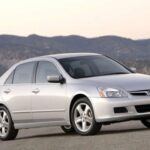 El Honda Civic, particularmente de la generación 2005 a 2010, es conocido por su bajo mantenimiento y por ser un coche que sigue funcionando durante años sin mayores complicaciones. Con un motor que ha sido ampliamente probado y un diseño fácil de reparar, el Civic ha demostrado ser un vehículo confiable que no deja de sorprender a sus propietarios. Ideal para quienes buscan un coche económico, fácil de manejar y que aguante el paso del tiempo, el Civic es una opción que se mantiene firme tanto en la carretera como en el taller de reparaciones.