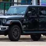 El Jeep Gladiator 2020, uno de los todoterrenos más capaces del mercado, no quedó exento de críticas. Varios propietarios reportaron cambios inesperados y transiciones bruscas de marcha, lo que empañó la experiencia de conducción. Jeep ha intentado dar respuesta con actualizaciones técnicas, aunque muchos usuarios recomiendan optar por la versión manual para mayor control y fiabilidad.