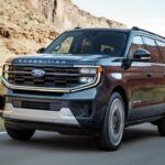 El Expedition, con un precio desde $64,515, ofrece capacidad para 8 pasajeros, motor V8 y un interior amplio. Con tecnología de seguridad de primera clase, combina potencia, espacio y confiabilidad, siendo un SUV de gran tamaño perfecto para familias que necesitan confort y rendimiento sin comprometer la seguridad.