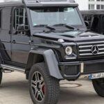 El Mercedes-Benz G-Class, conocido como G-Wagon, es un referente de lujo y capacidad off-road. Su chasis de acero es fundamental para su robustez, permitiéndole enfrentarse a los terrenos más difíciles. Con diseño cuadrado inconfundible y acabados interiores de alta gama, combina sofisticación y rendimiento en un SUV único. Sus sistemas todoterreno avanzados y motores potentes aseguran que la aventura y el confort vayan siempre de la mano.