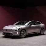 El último en esta lista es el Volvo ES90, un modelo que marcará un antes y un después en la marca sueca. A pesar de su nombre, será un fastback eléctrico, con versiones que van desde 329 CV en tracción trasera hasta 670 CV en la variante Performance. Con baterías que prometen entre 550 y 590 km de autonomía y arquitectura de 800V para carga ultrarrápida, el ES90 apunta directamente al segmento premium dominado por Tesla y Mercedes.