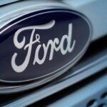 A pesar de no estar en el podio, Ford sigue siendo una de las marcas más confiables, con 208 problemas por cada 100 vehículos, según el informe de JD Power. Con modelos icónicos como el Ford F-150 y el Ford Edge, Ford ha sido pionero en la industria automotriz, conocida por su línea de ensamblaje móvil y vehículos accesibles. Aunque el costo de mantenimiento, con un promedio de $10,392 en diez años, es algo más alto que otras marcas, Ford se destaca por sus vehículos resistentes y fáciles de reparar, lo que lo convierte en una opción inteligente para los conductores que buscan fiabilidad sin complicaciones.