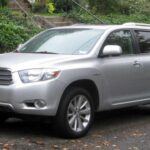 Toyota no podía faltar en este listado, y el Highlander Hybrid es la prueba de que un SUV híbrido también puede ser eterno. Con un 25,9% de probabilidad de superar los 400.000 km, según los estudios más recientes, se posiciona como uno de los SUV más longevos y eficientes del mercado. Además, su interior espacioso y su versatilidad lo convierten en una opción perfecta tanto para familias como para largos viajes, todo ello con la garantía de fiabilidad que caracteriza a Toyota.