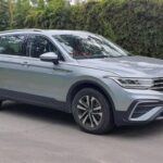 El Volkswagen Tiguan es la apuesta europea en este listado, con un diseño refinado y un habitáculo bien resuelto que incluso permite contar con una tercera fila opcional en algunas configuraciones. Su tecnología de asistencia al conductor, junto a su excelente comportamiento dinámico, lo hacen una de las mejores opciones por debajo de los 40.000 dólares en 2025.